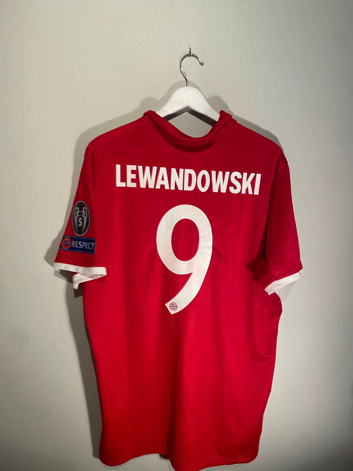 Bayern München home 16/17 #9 Lewandowski (XL) 8/10