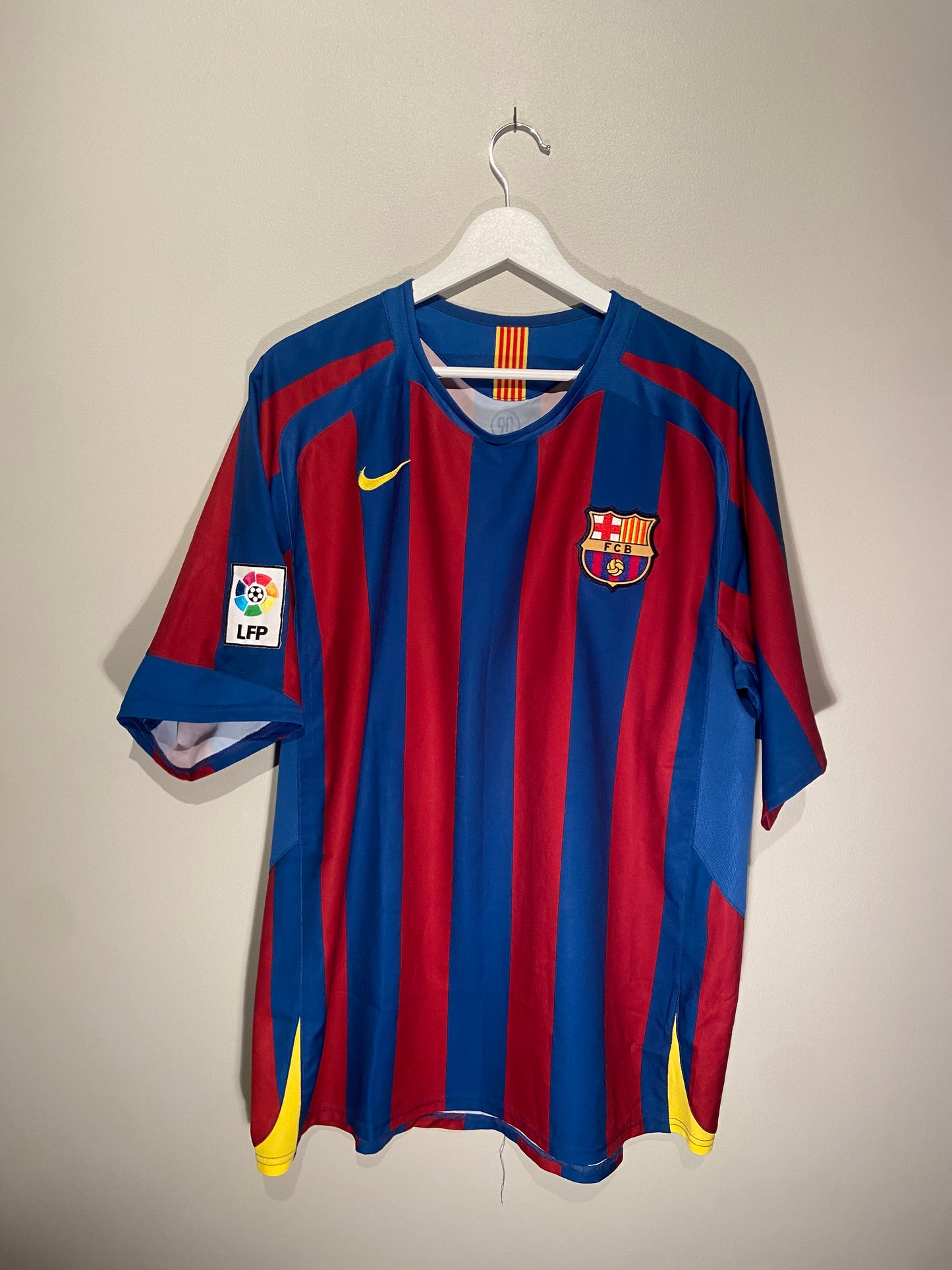 Barcelona home 05/06 #10 Ronaldinho (L) 7/10