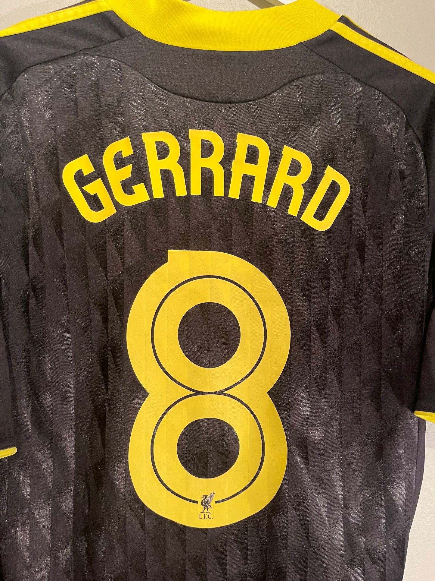 Liverpool third 2010/2011 #8 Gerrard (M) 7/10