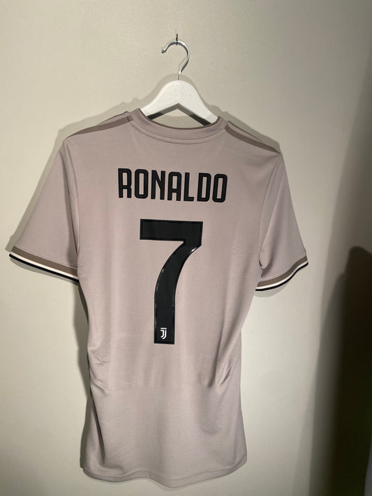 Juventus away 18/19 #7 Ronaldo (S) 8/10