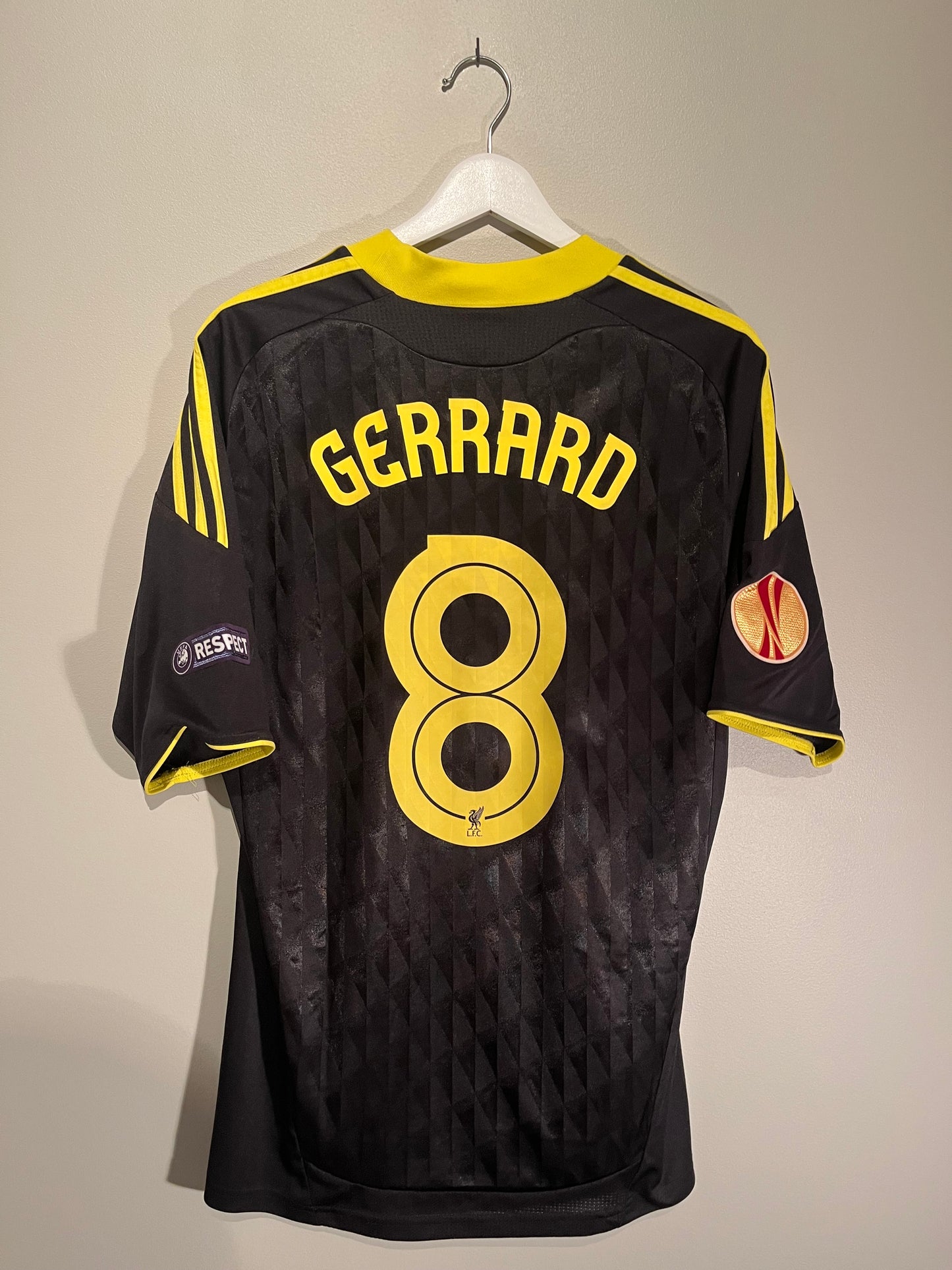 Liverpool third 2010/2011 #8 Gerrard (M) 7/10