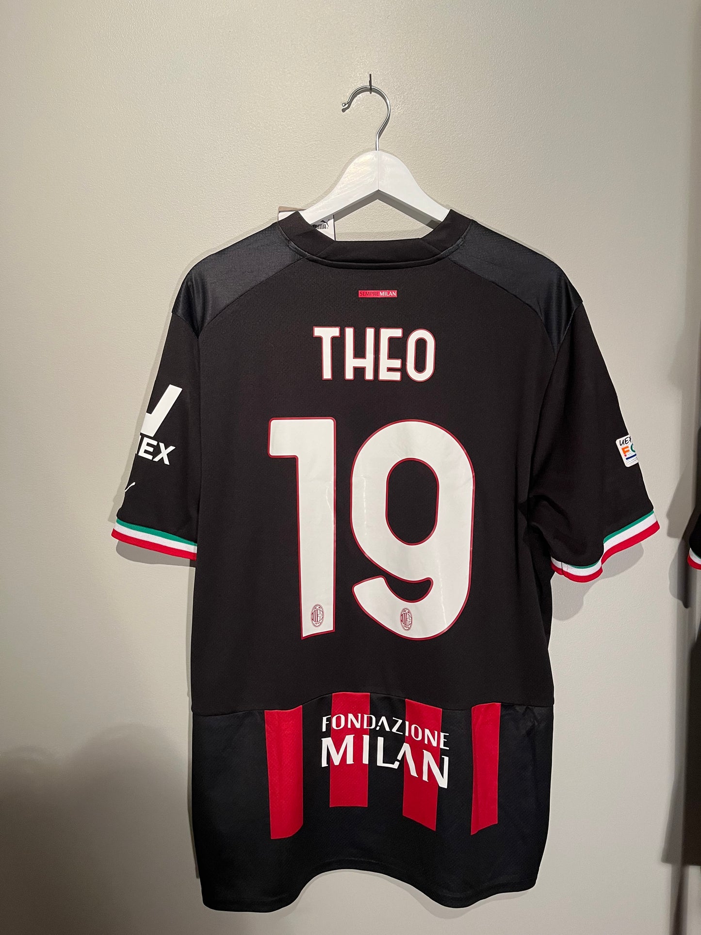 AC Milan home 22/23 #19 Theo (XL) 9/10