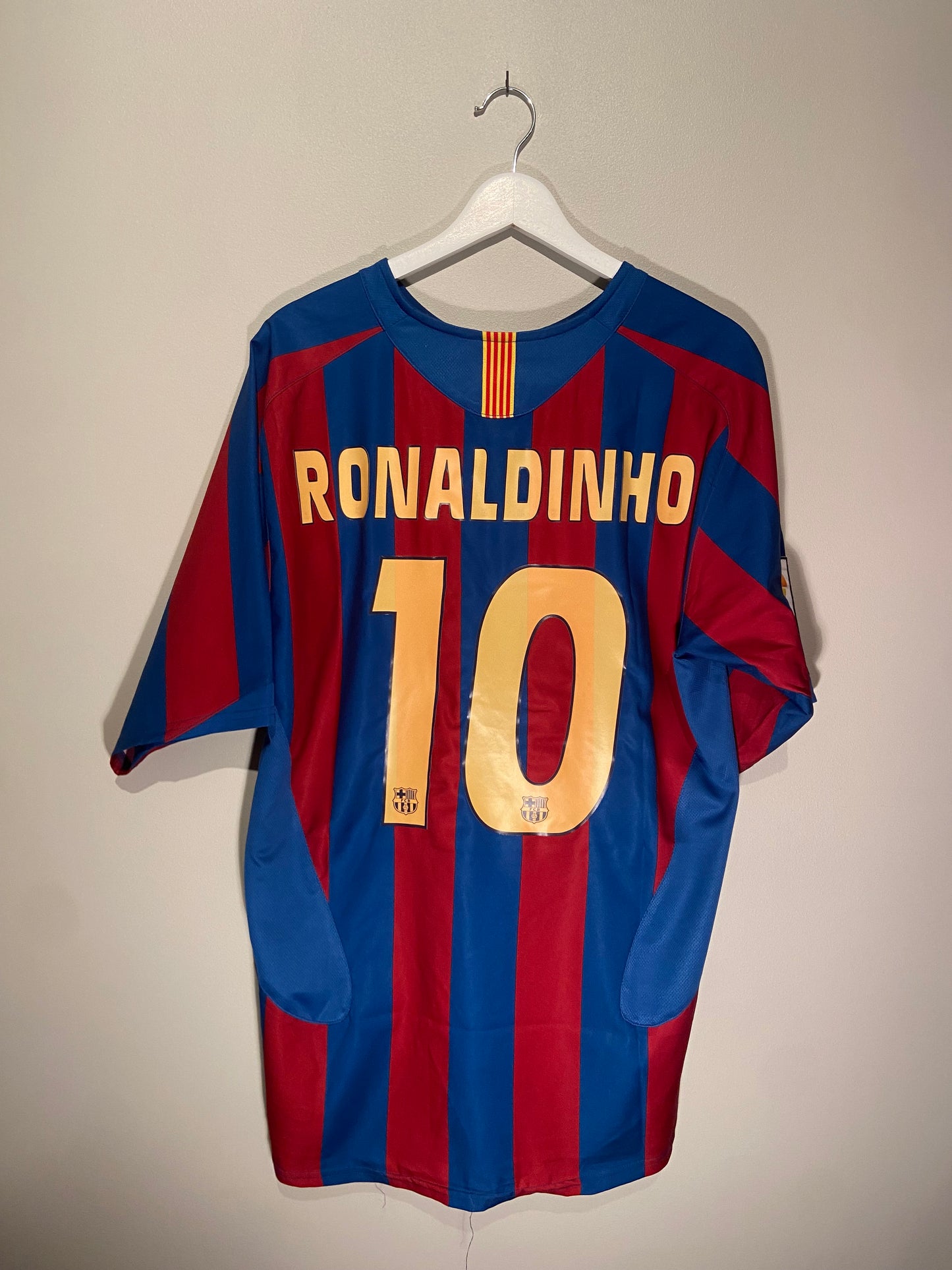 Barcelona home 05/06 #10 Ronaldinho (L) 7/10