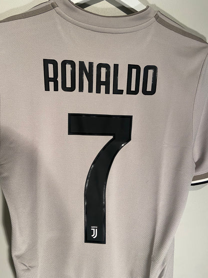 Juventus away 18/19 #7 Ronaldo (S) 8/10