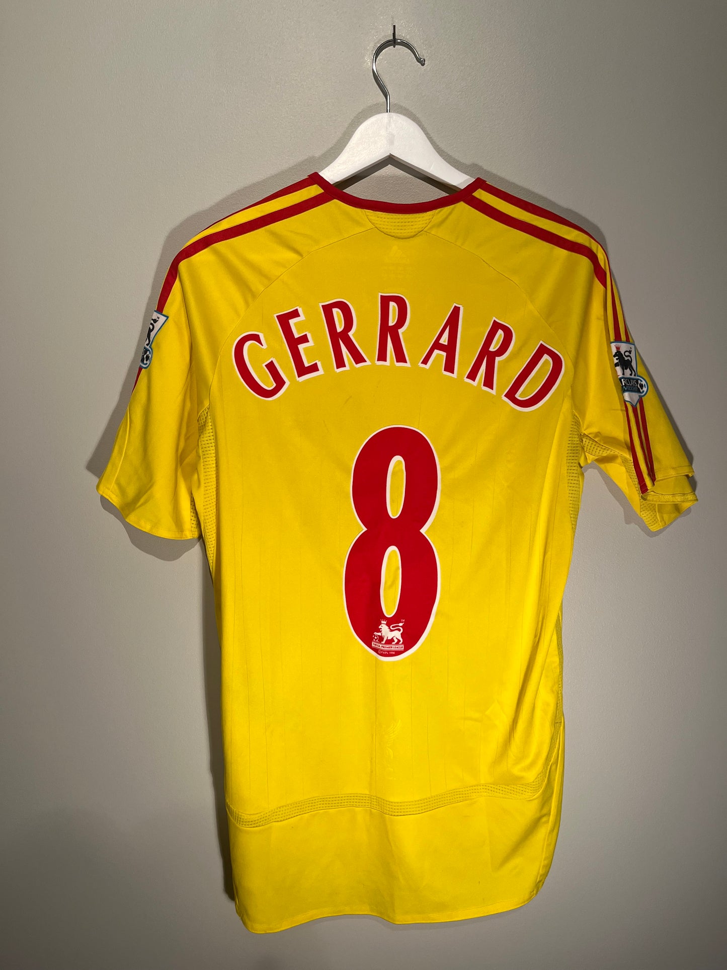 Liverpool away 06/07 #8 Gerrard (S) 7/10